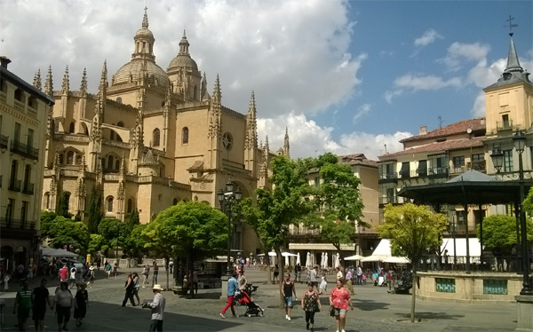 segovia_plaza_mayor_y_catedral